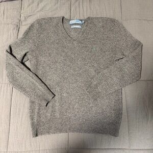 Lambswool Like New Ralph Lauren V-Neck Sweater - Men’s Small